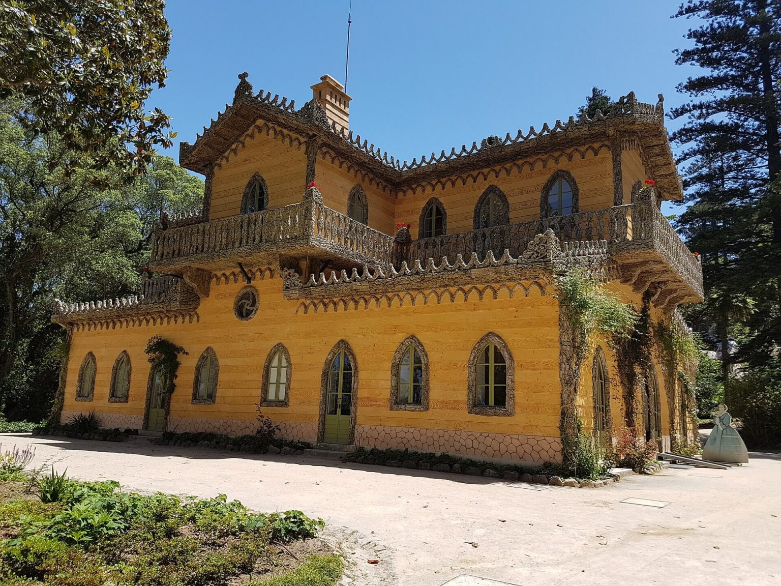 Chalet_e_Jardim_da_Condessa_d'Edla_no_Parque_da_Pena_em_Sintra